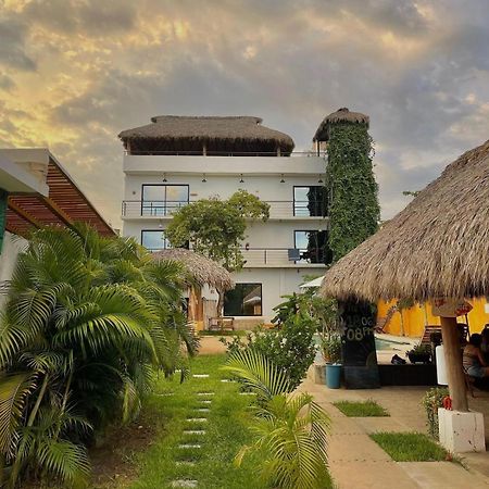 Surfnest Tamarindos Hostel Brisas de Zicatela Exterior photo